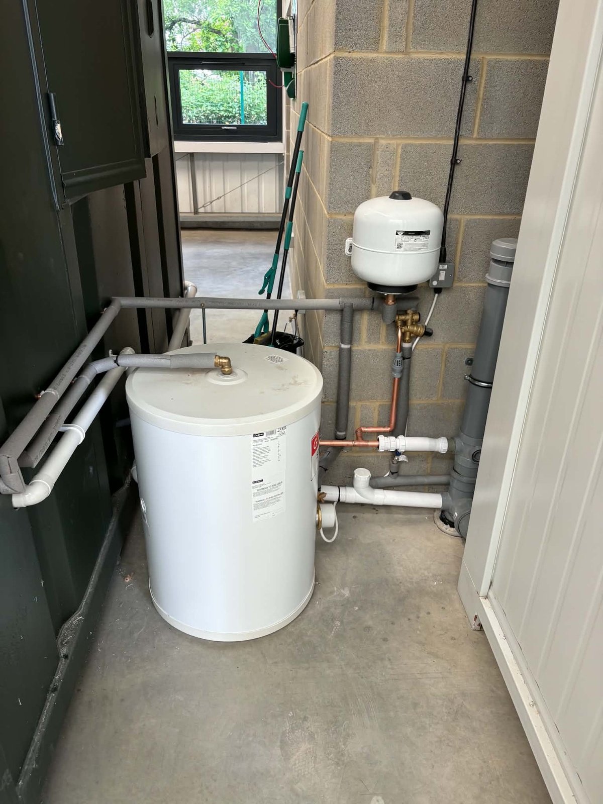 Unvented hot-water cylinder & pipework